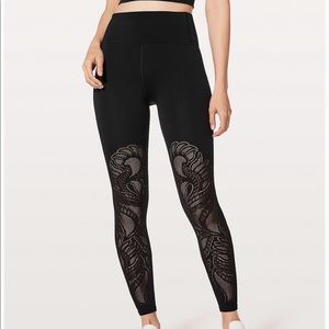 Lululemon yoga pants Reveal Tight 
Lattice Paisley